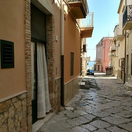Duca D'ancona N. 13 *